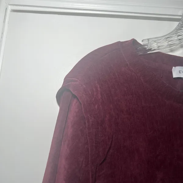 Evereve Womens Burgundy Velvet Padded Shoulder Sweatshirt Size L holiday - Image 3
