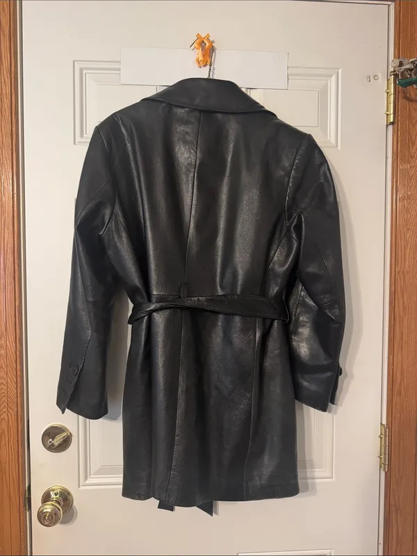 Wilson’s Pelle Studio Black Leather Double-Breasted Trench Coat with Tie Belt - Image 6