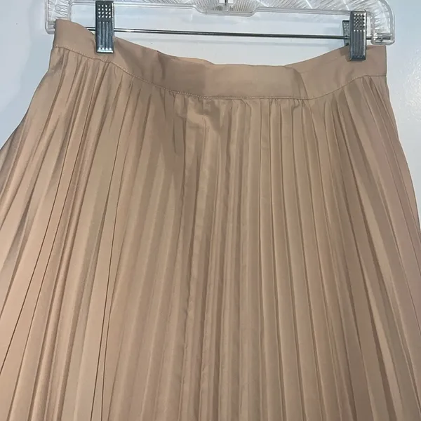 Amazon SweatyRocks Women's Casual Solid Longline Pleated Long Skirt Medium - Image 4