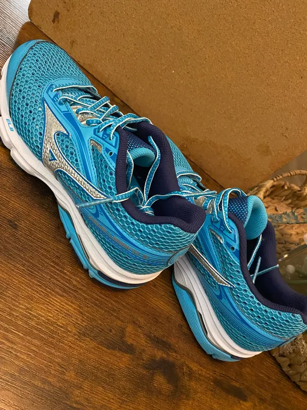 Mizuno Wave Womens Shoes Size 8.5 - Image 4
