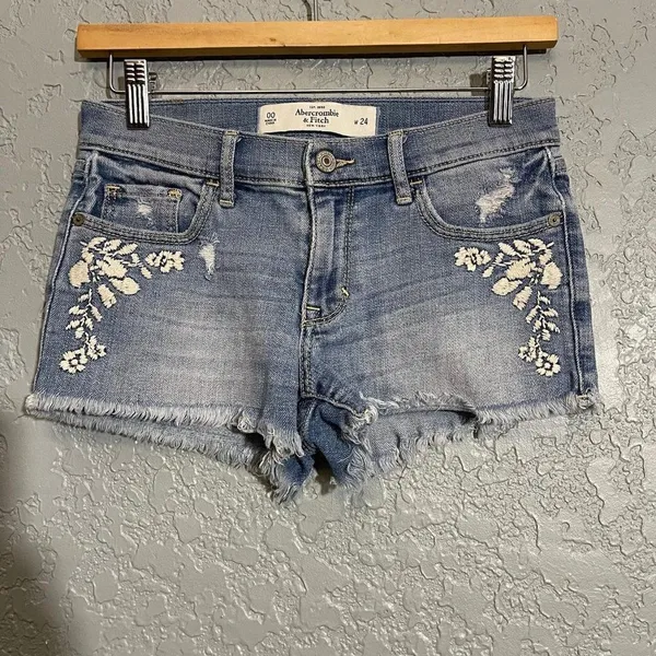 Abercrombie and Fitch Cut Off Shorts Embroidered - Image 2