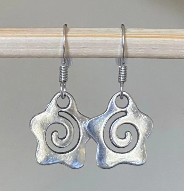 Handmade funky grunge y2k swirl star earrings 🌙 - Image 4