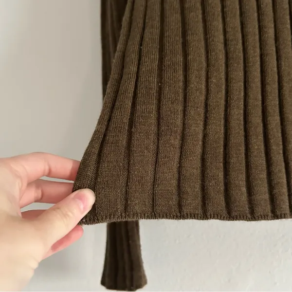 Banana Republic Lucci Merino Wool Turtleneck Sweater Brown Quiet Luxury Preppy - Image 3