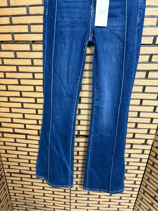 Bridge by gly high rise flare leg jeans size 3/26 - Image 4