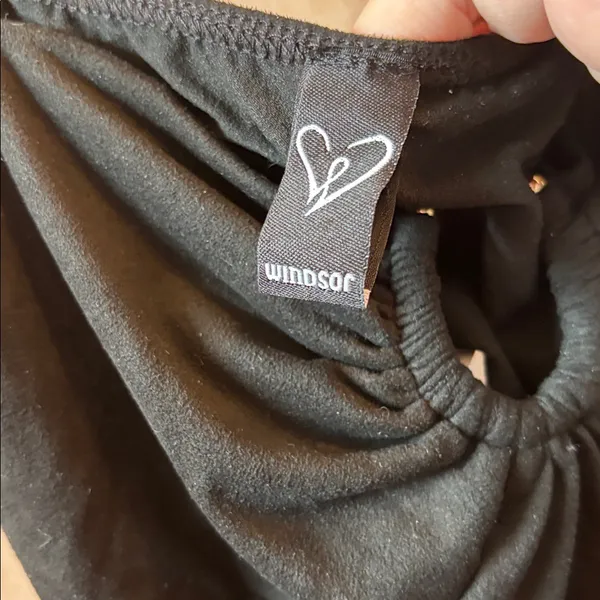 FINAL MARKDOWN Junior Windsor Black Camisole crop Top small NWT - Image 3