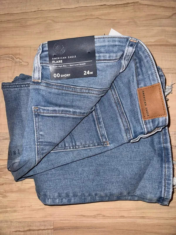 American Eagle Flare Jeans Super High-Rise - Image 4