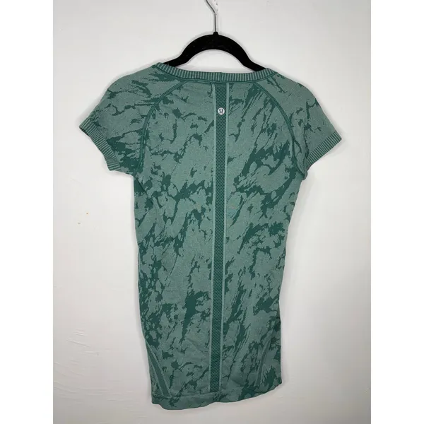 Lululemon Run Swiftly Tech Short Sleeve Shirt Size 4 Green Camo Athleisure - Image 2