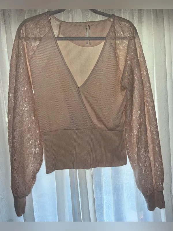 Anthropologie Lace Sleeve Faux Wrap Top Womens M Ivory Rib Knit V-Neck Coquette - Image 4