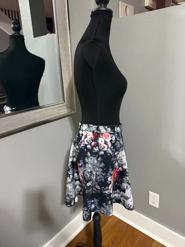 Abercrombie & Fitch Floral Y2K Skater Romantic Cottage-Core Black Mini Skirt M - Image 7