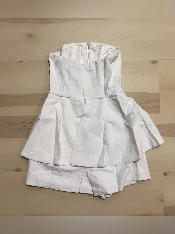 Lulus NWT XS Women White Strapless Peplum Romper Minimalist Quiet Luxury Chic - Image 6