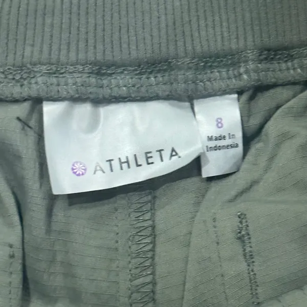Athleta Trekkie North cuffed Shorts Sage Green Olive Hiking Outdoor Size 8 - Image 2