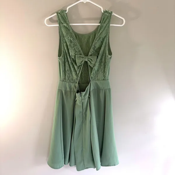 TCEC Sage‎ Green Lace Inset Bow Back Fit and Flare Pleated Mini Dress Medium - Image 4