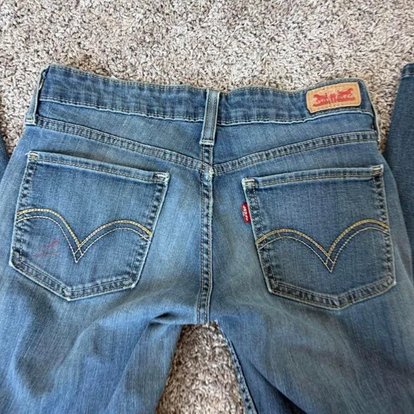 Levi’s 518 Superlow Rise flare jeans in a waist size 27 - Image 6