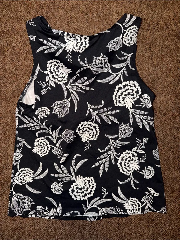 Lands' End Black and White Floral Sleeveless bathing suit Tank - Image 3