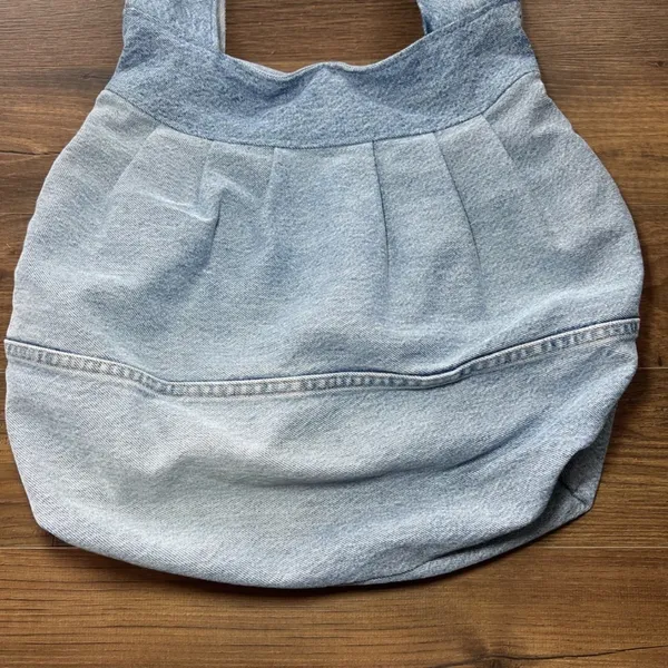 Denim Purse Tote Bag Light Wash Jean Lined Clasp Hobo Travel Inner Pocket Pleats - Image 2