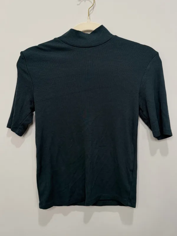 Marine Layer Dark Green Ribbed Mock Neck Short Sleeve Top‎ Size Small - Image 2