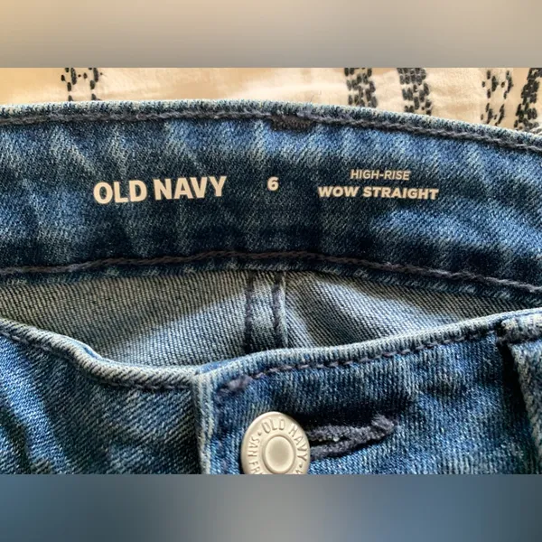Women’s High-Rise WOW Straight Jeans. Size 6. Old Navy. Like New! - Image 3