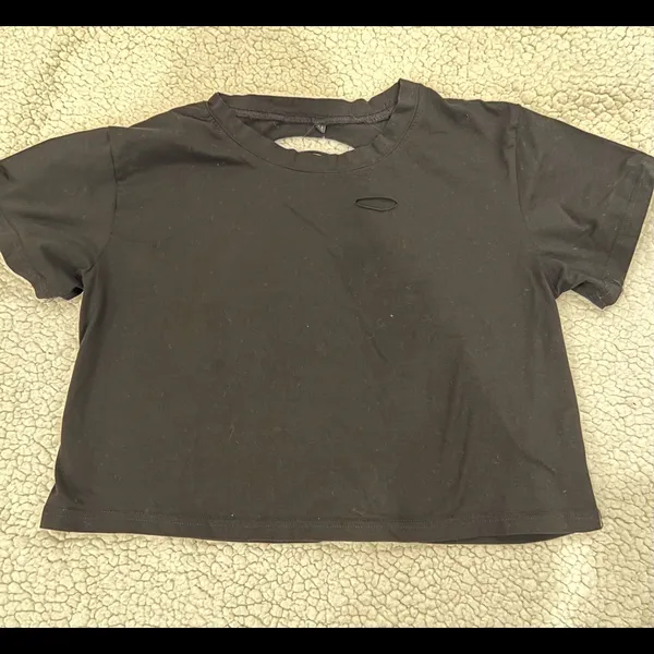 Womens cropped ripped distressed T-Shirt Size Medium. Rips on front and back - Image 7