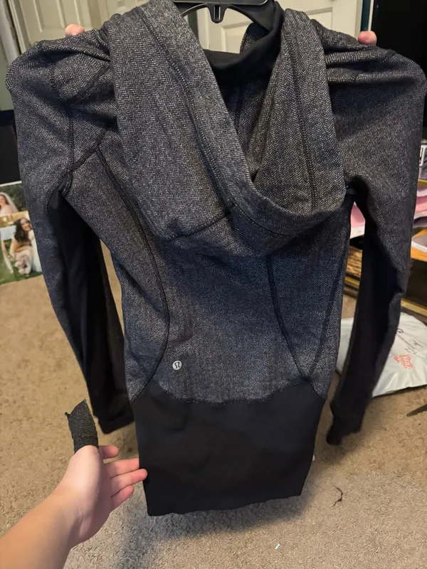 Lululemon Jacket Define Hooded - Image 3