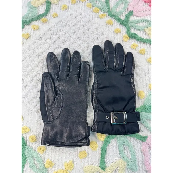 Luxury Italian Leather Cashmere Lined Gloves Black Size 6 1/2 Buckle Accent‎ - Image 2