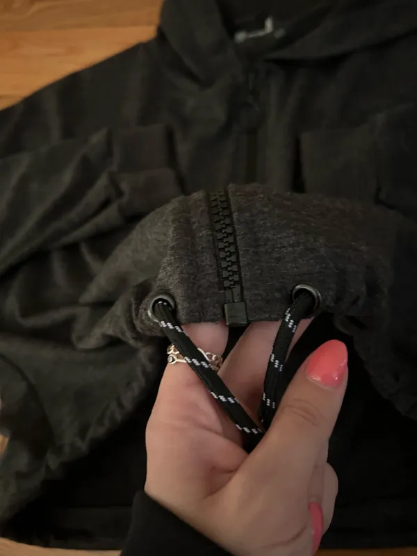 American Eagle Studio Cropped Zip Up - Image 4