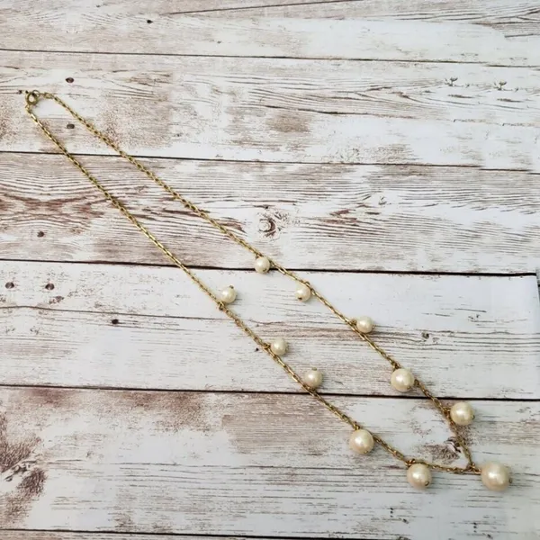 Vintage Necklace - 23" Gold Tone & Faux Pearl Statement Necklace - Image 3