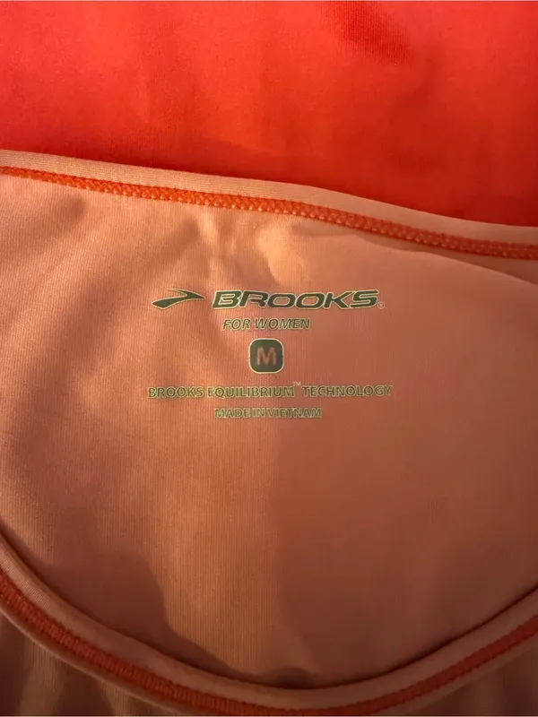 Like New Brooks Equilibrium Technology Women's Long Sleeve Athletic Top Pink - Image 3