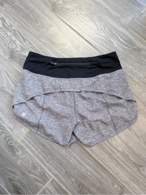 lululemon athletica Heathered Gray Speed Shorts with liner EUC size 4 - Image 5
