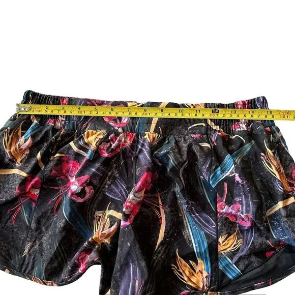 Lululemon Women’s 12 Hotty Hot Low-Rise Lined Shorts 4” Black‎ Veiled Floral New - Image 11