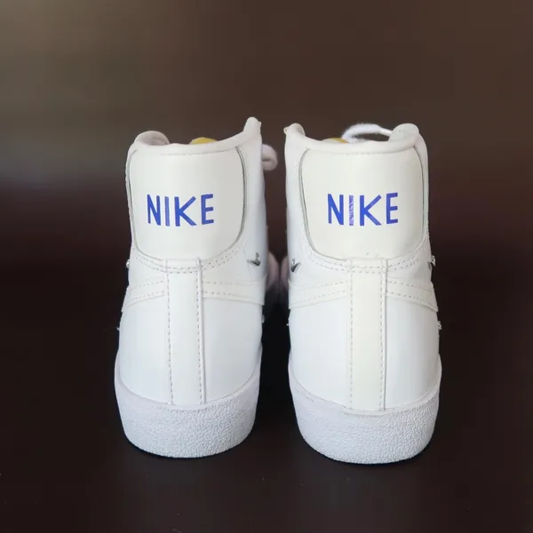 Nike blazer mid ‘77 with metallic swoosh - Image 2