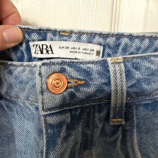 ZARA high rise mom‎ jeans size 6 light distressing - Image 4