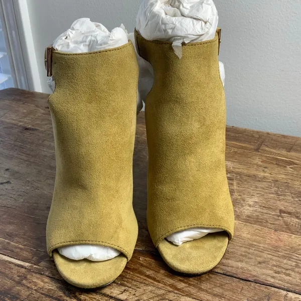 Tory Burch green suede open-toe ankle‎ strap heels size 8 - Image 2