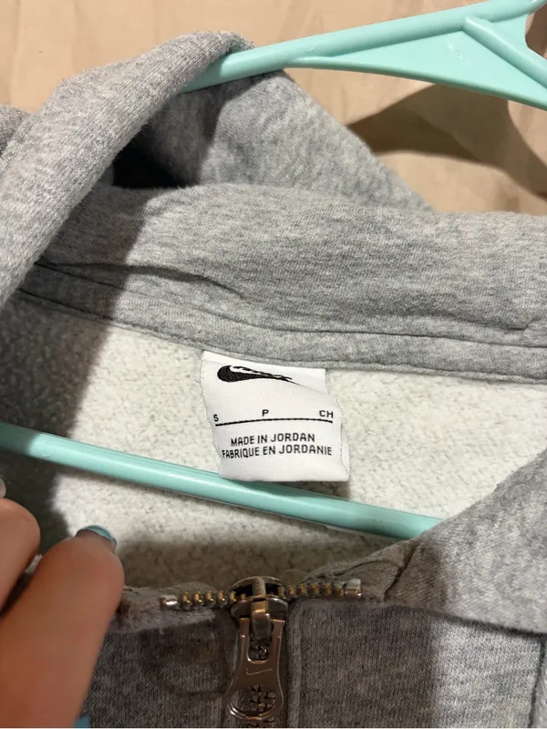 Nike jacket - Image 2