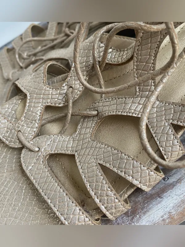 Kenneth Cole Reaction gold crackle texture gladiator sandals summer vacation 9 - Image 5
