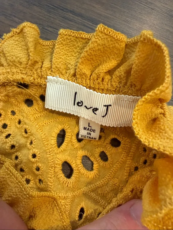 love J Mustard Yellow Eyelet Sleeveless Ruffle Top Size Large - C58-031 - Image 2