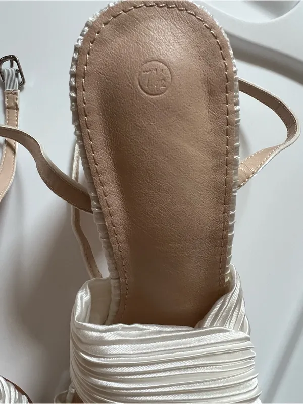 Women's Ivory Knot Front Block Heel Sandals White Size 7.5 - Image 4