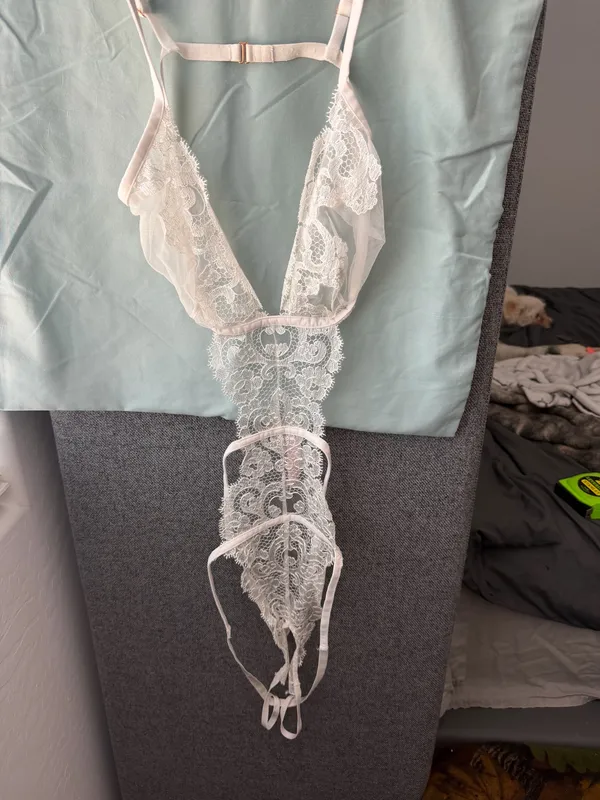 Victoria's Secret White Lace Strappy Lingerie Bodysuit – Large - Image 2