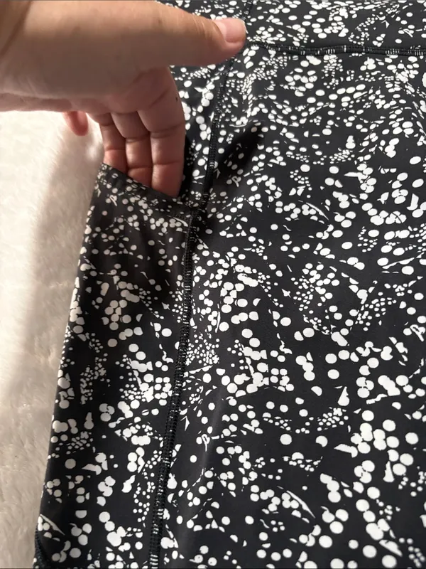 Lululemon size 6 fast & free crop Black White Speckle Side-Pocket Leggings - Image 4
