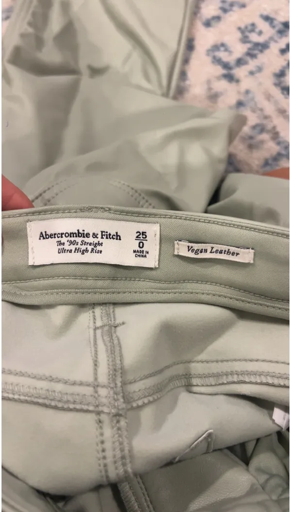 The 90s Straight Abercrombie Ultra High-Rise Green Leather Pant - Image 2