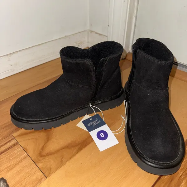 Women's May Suede Booties with Memory Foam Insole - Universal Thread™ Black Sz 6 - Image 4