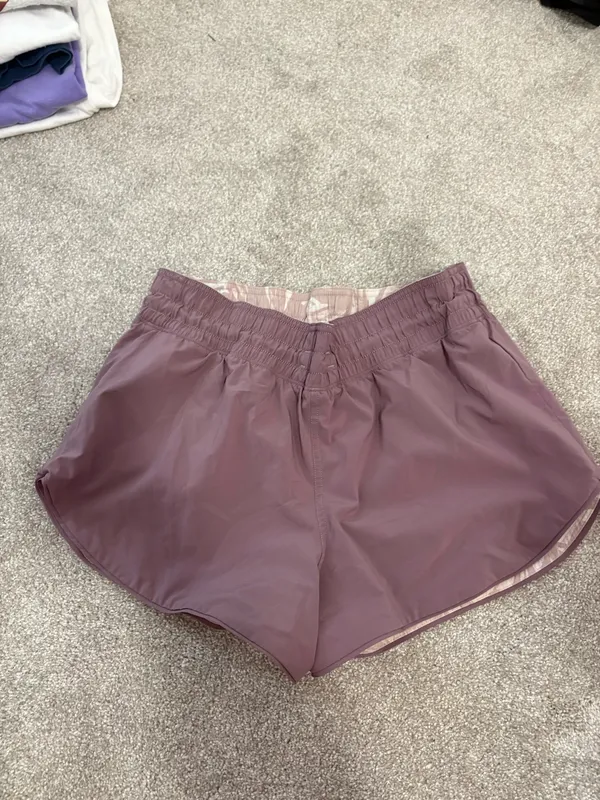 Lululemon Choose A Side Short *Reversible 3" - Image 9