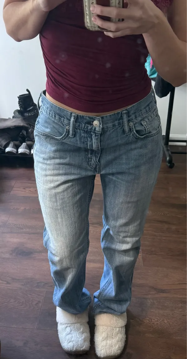 Levis Medium Wash Straight Leg Jeans - Image 4