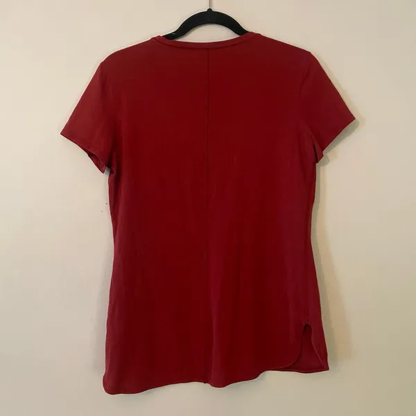 Lululemon Red V-neck Short Sleeve T-Shirt Loungewear Athletic Women's size Small - Image 5