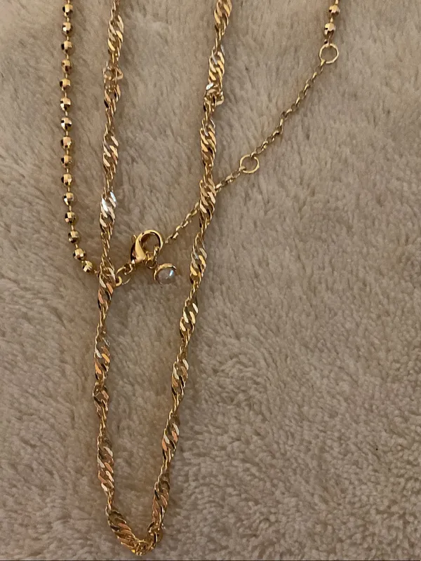Layered Gold Necklace with Emerald-Green Pendant - Image 5