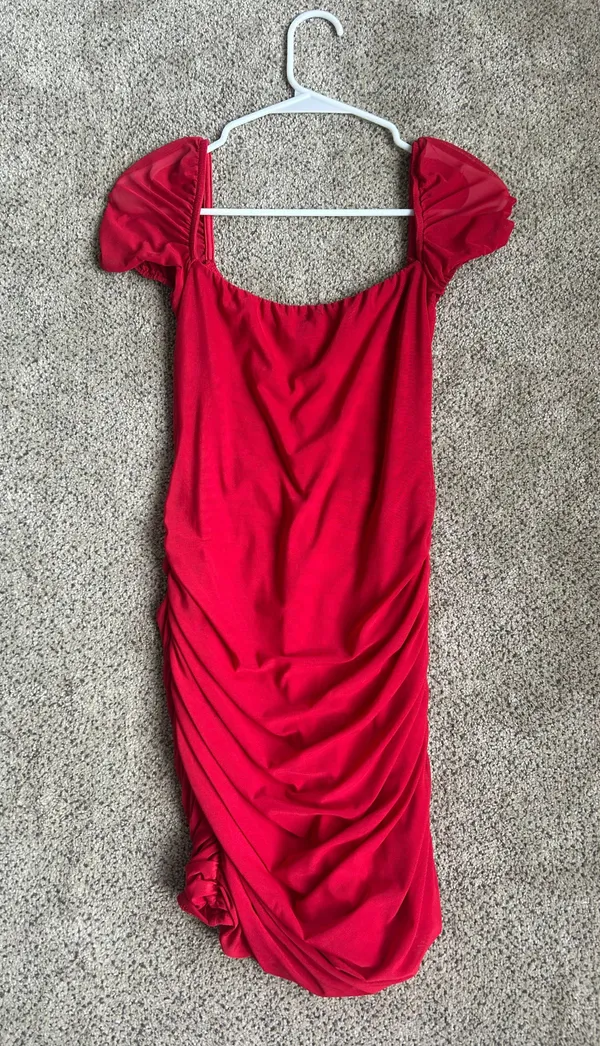 Lucy in the Sky Ruched Bodycon Dress in Red - Image 3