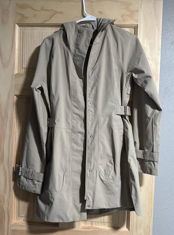 The North Face City Breeze Rain Jacket - Image 2