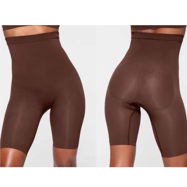 Skims Seamless Sculpt High Waisted Above The Knee Short Cocoa XXS - Image 2