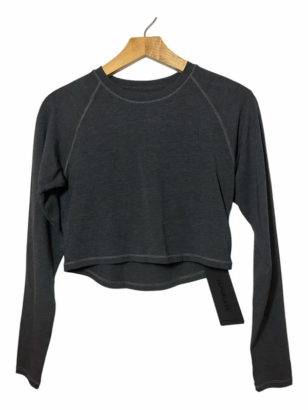 Alphalete Stratus Long Sleeve Crop Top in Charcoal Grey - Image 2