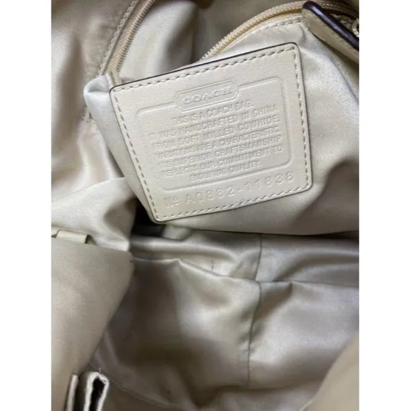 coach beige leather shoulder bag - Image 8