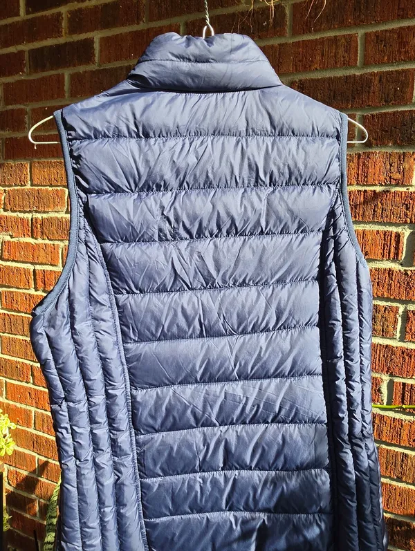 32 Degrees Navy down filled vest Small - Image 3